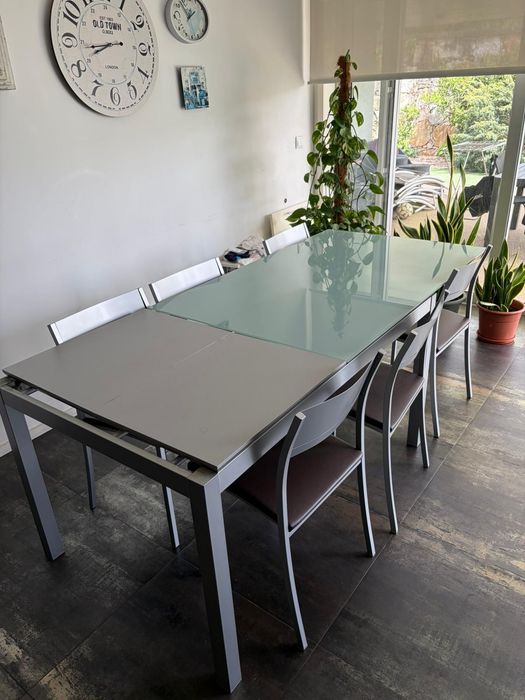 Mesa jantar extensível em vidro com 6 cadeiras