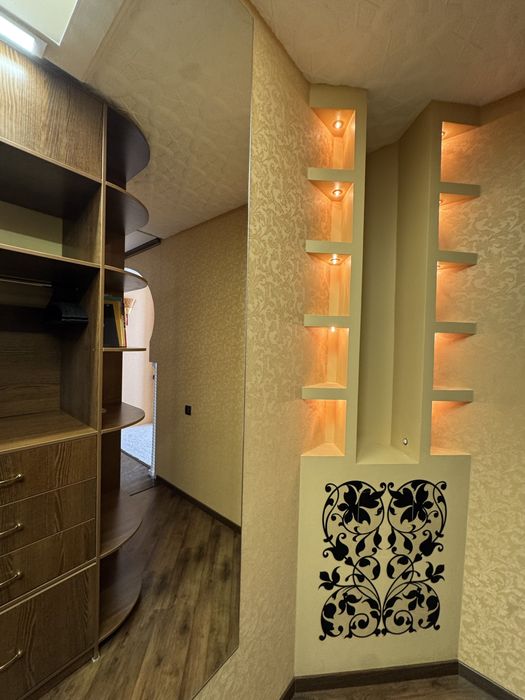 Без комісії Космополітан Сosmopolitan Дегтярівська 25А стильна класика