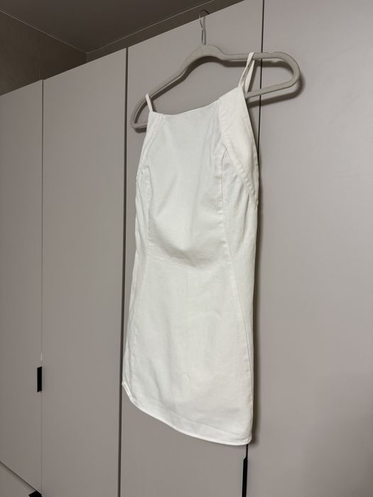 Сукня з відкритою спиною