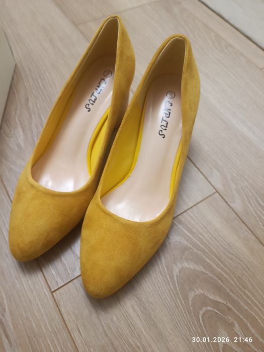 Туфлі нові жовті