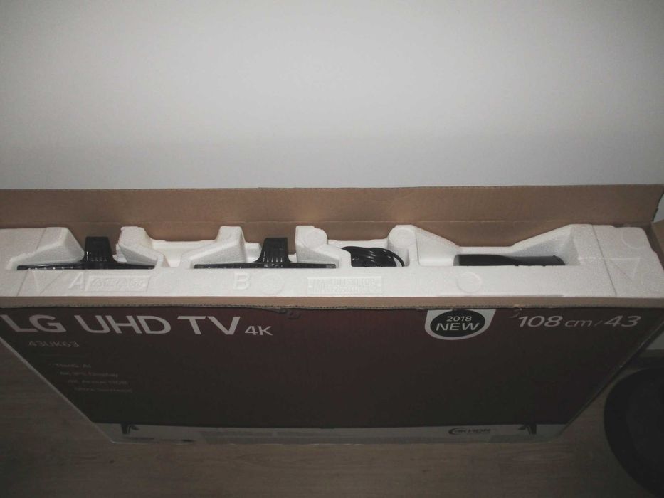 Televisão Smart TV LG UHD TV 4K 108cm/43"