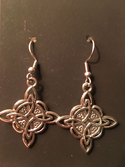 Brincos Prata Nó de Bruxa