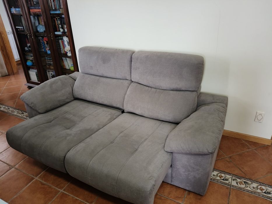 Sofá 3 lugares extensível tecido cinzento