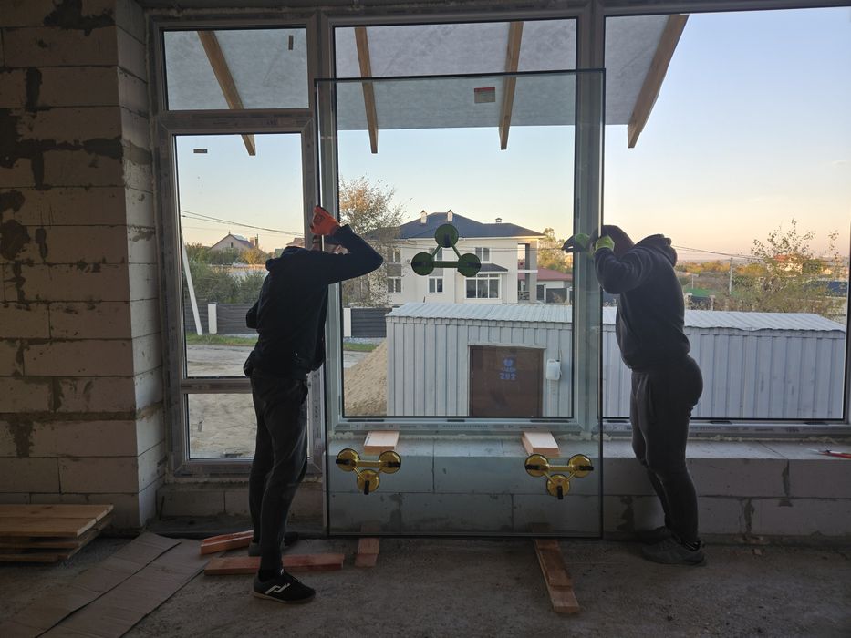 Перевезення Вікон, Скла, Склопакетів — Газель з Пірамідою + Вантажники