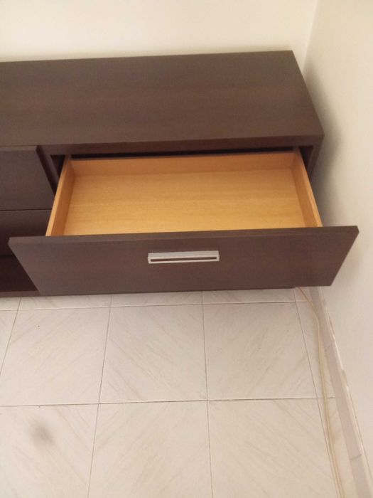 Móvel com muita arrumação.