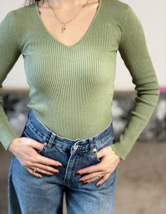 Кофта в рубчік з v- вирізом