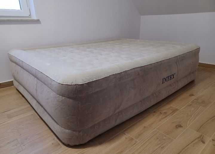 Materac dmuchany Intex Ultra Plush 203x152x46 pompka