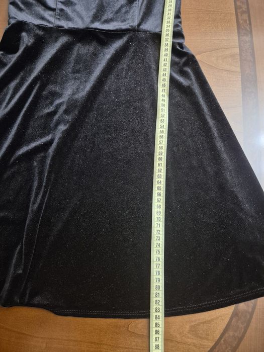 Неймовірно гарна чорна сукня з блиском.