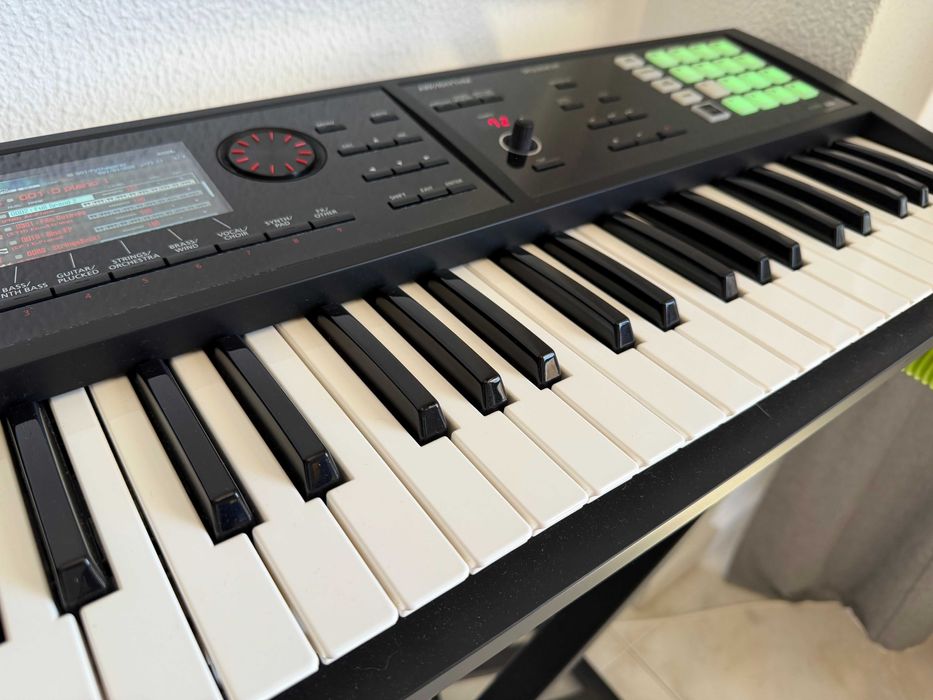 Roland FA‑06 Workstation + Bolsa + Pedal + Suporte em X