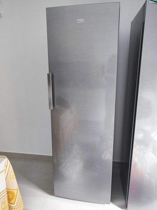 Frigorífico BEKO cinzento