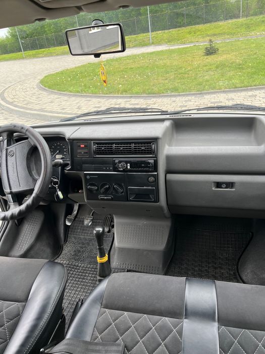 Автомобіль VW TRANSPORTER