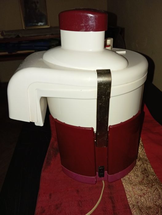 Електрична соковижималка