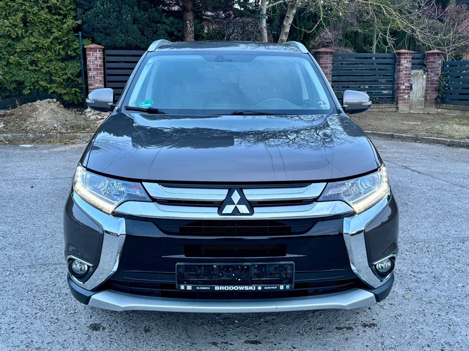 Mitsubishi Outlander Kamera Hak Nawigacja