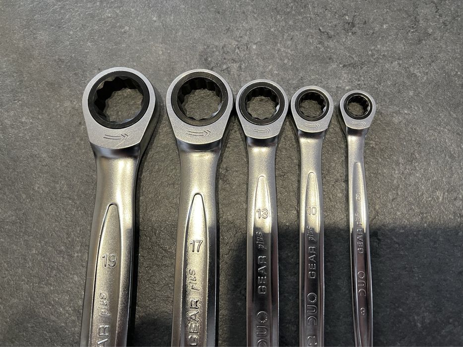 Zestaw kluczy płaskooczkowych ks tools 8-19 z grzechotką