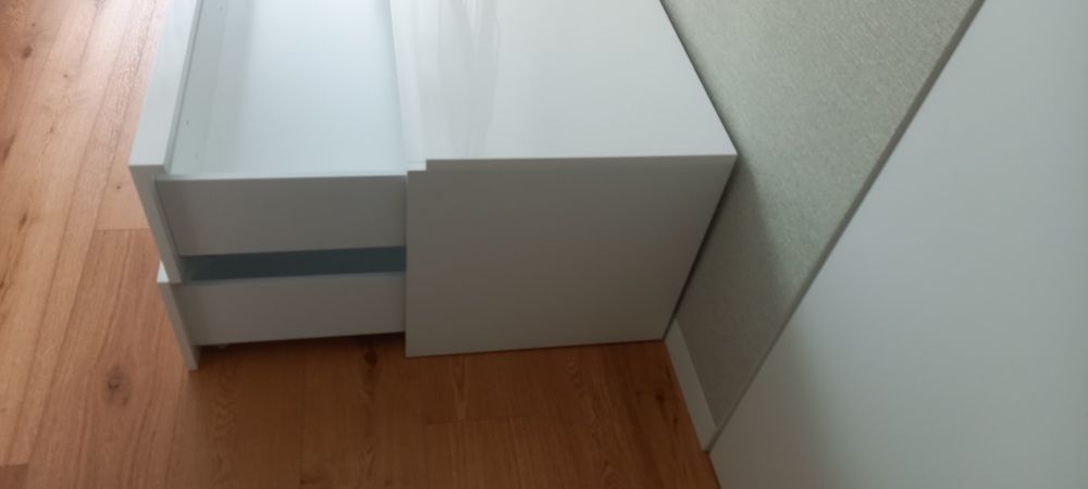 Cómoda com 2 gavetas