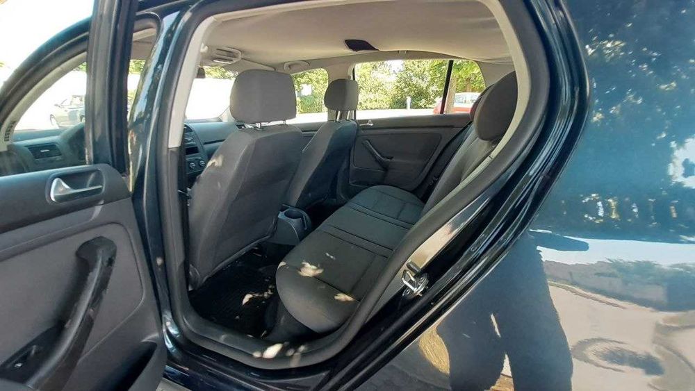 VW Golf 5 2006 1.6 бензин автомат