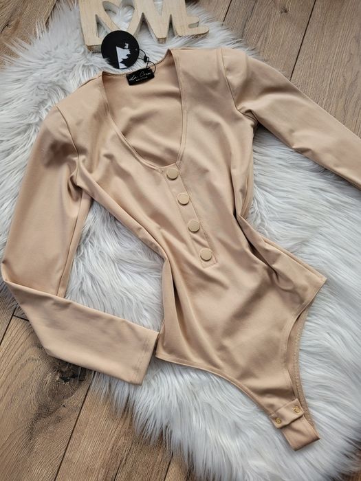 Beżowe body La Coca złote guziki modelujące body