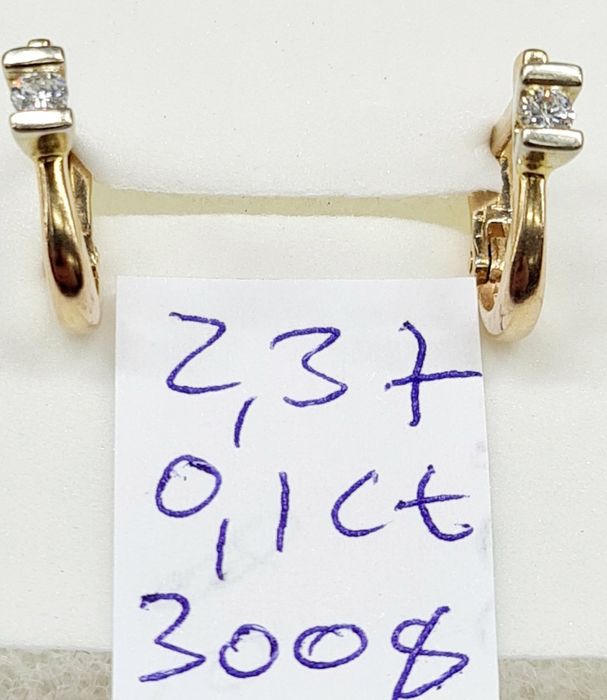 Продам золотые серьги с бриллиантами