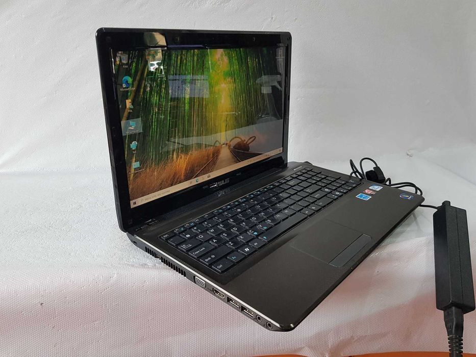 Laptop Asus X52J Intel i3/3GB/SSD 256/Radeon HD5000/Win 10