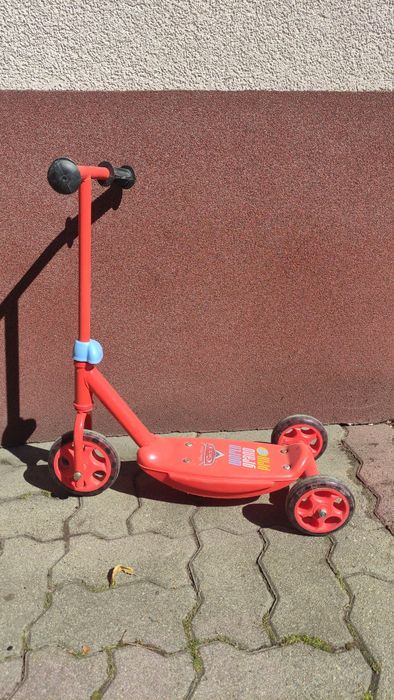 Hulajnoga trójkołowa