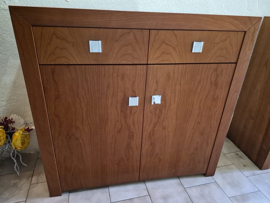 Movel com marcas de uso