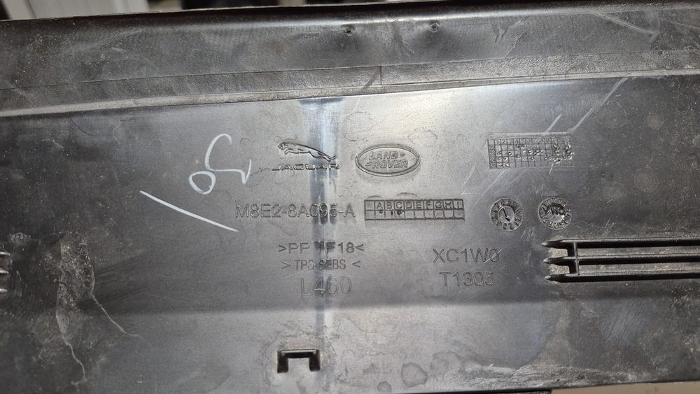 Wlot powietrza RangeRover M8E2-8A095-A (uszkodzone)
