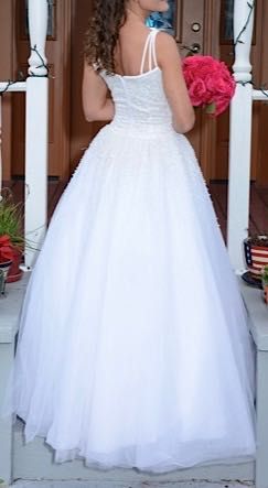 Piękna klasyczna suknia ślubna