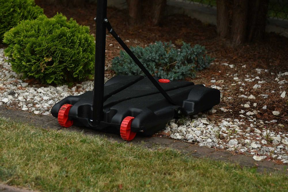 mobilny kosz do koszykówki marki Hudora, kółka