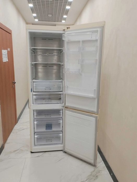 Холодильник з доставкою Samsung RB37J5461EF, гарантія, занос
