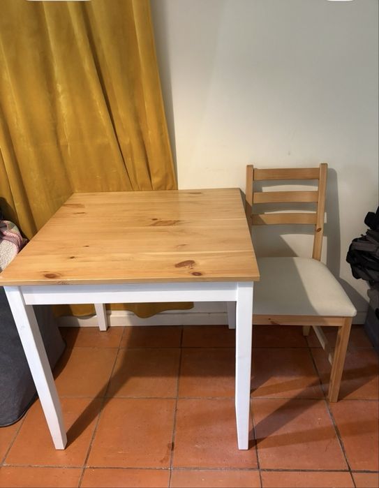 Mesa quadrada  e duas cadeiras ikea