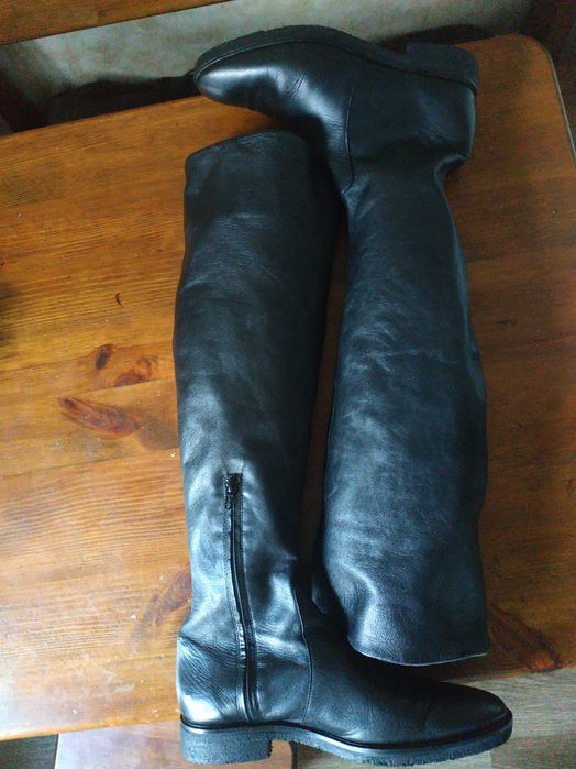 Ботфорти жіночі шкіряні чорного кольору на низькому ходу 40 р/26,5 см