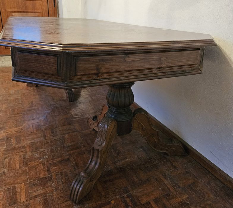Mesa anos 80, madeira maciça de castanho e 2 gavetas
