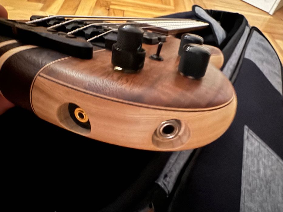 Mayones Cali gitara basowa bas Mini stan sklepowy