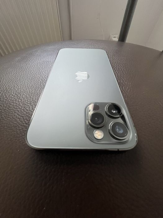 iPhone 12 PRO.  .