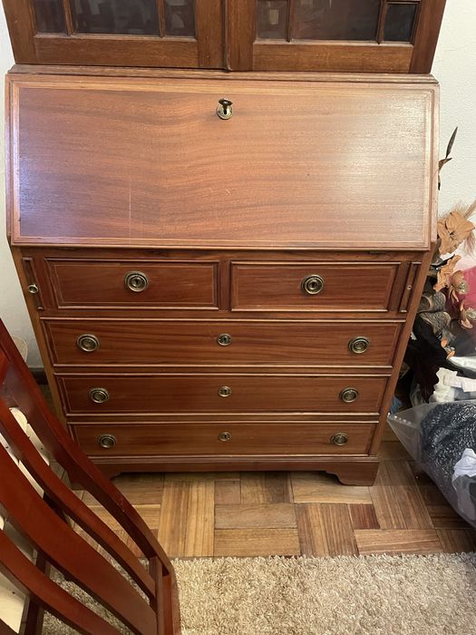 Escrivaninha de madeira