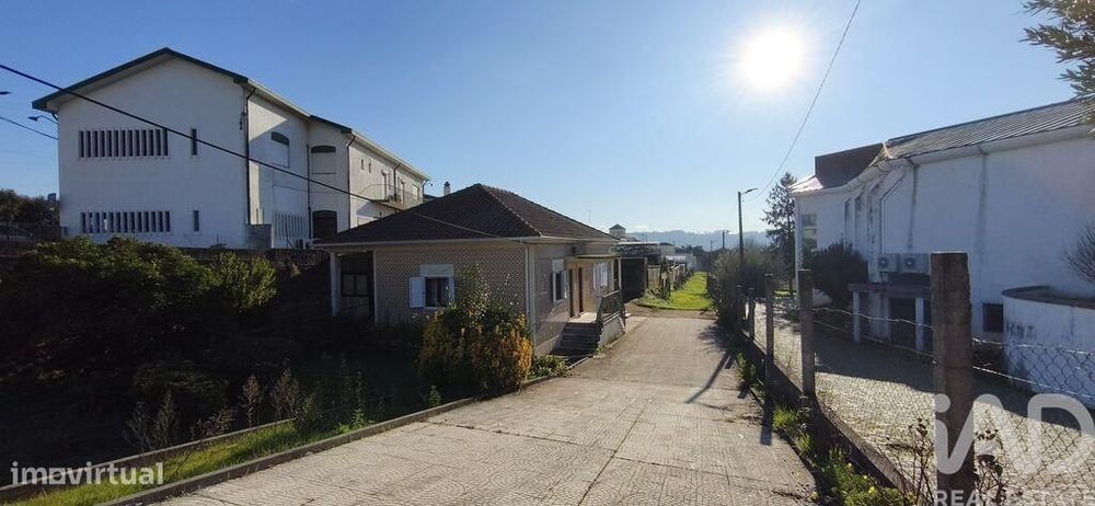 Moradia isolada T4 em Sandim, Olival, Lever e Crestuma de 85 m2