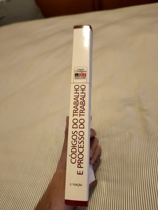Livro do Código do trabalho e processos do trabalho.