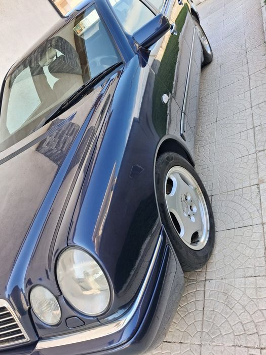 Mercedes-Benz E 220 — fotografia 10