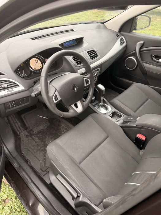 Renault Megane 3 na czesci TED17 DC4000 drzwi maska zderzak klapa LED