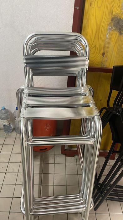 Vendo conjunto mesa bistrô com 2 bancos