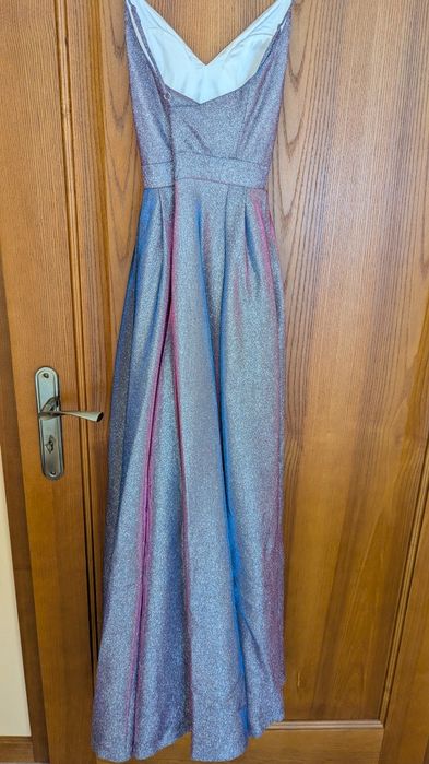 Brokatowa sukienka maxi