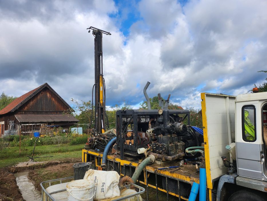 Wiertnica URB do studni głębinowych I pomp ciepła  Volvo FL 614