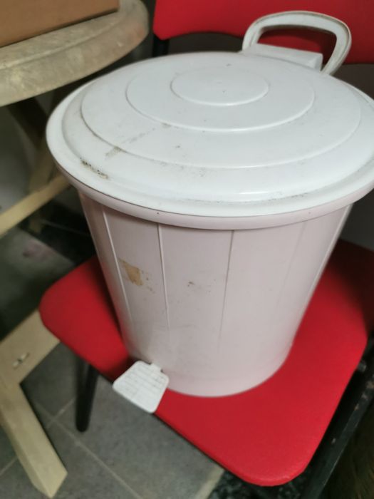 Balde para lixo doméstico