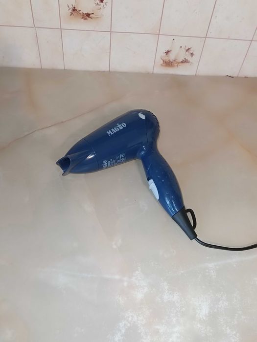 Продам Фен 1200W