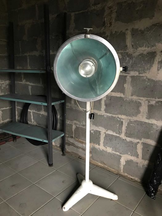 Lampa zabiegowa zabytek .Lampa medyczna