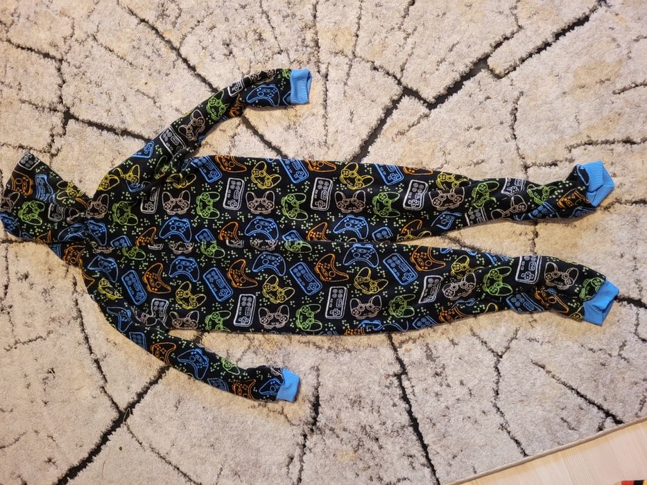 Kigurumi w pady/piżama jednoczęściowa dla miłośnika gier