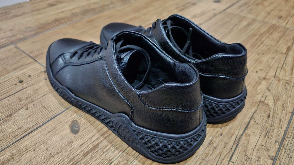 Czarne sneakersy Kazar