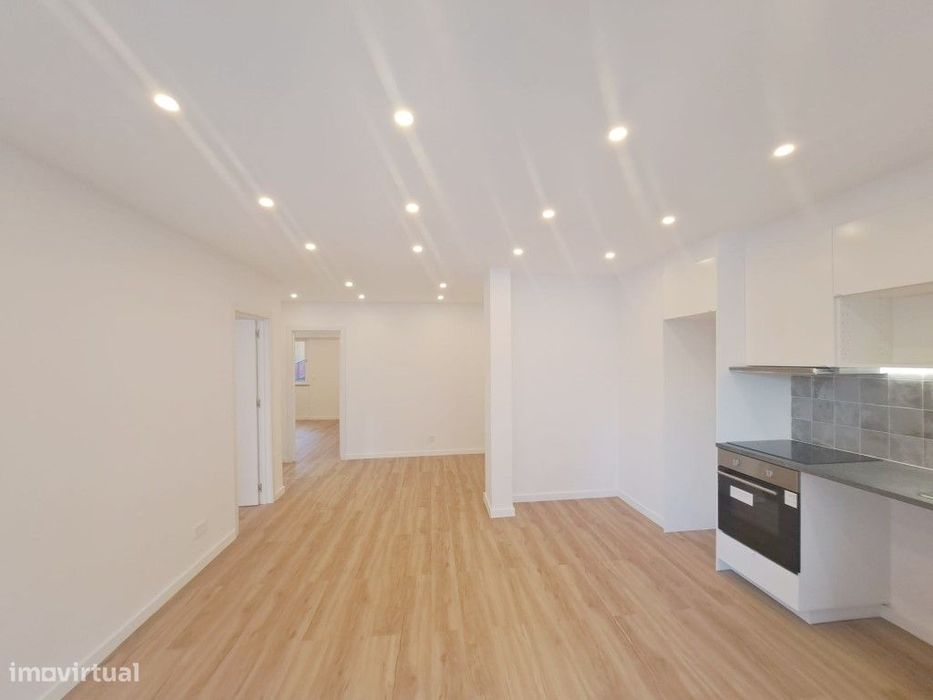 Apartamento T2 para venda em Amadora - Lisboa