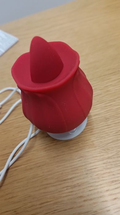 Stymulator / Masażer kobiecy stref intymnych NIE UŻYWANY bez pudełka