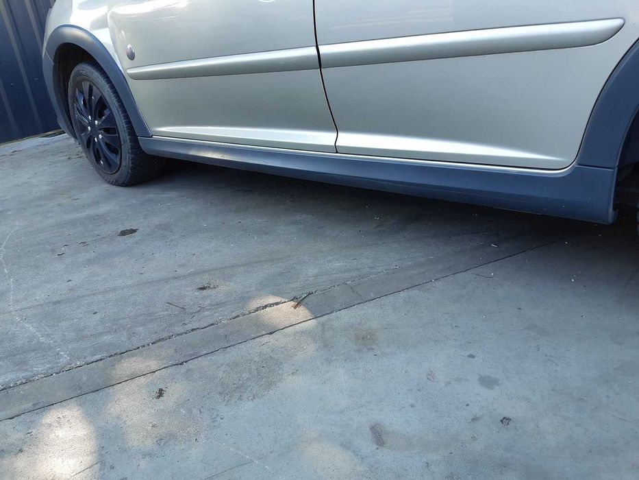 Peugeot 207 kombi SW Outdoor - listwa progowa nakładka progu lewa